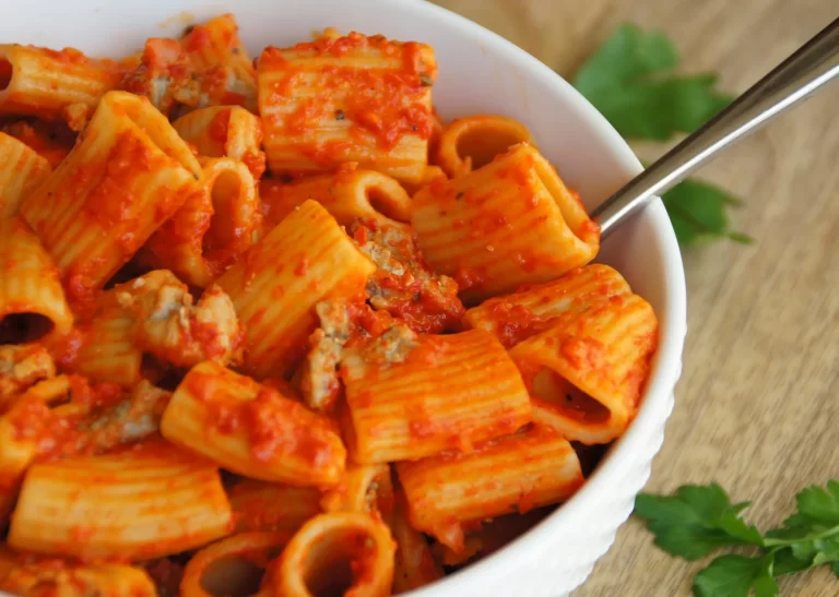 20 Minute Roasted Red Pepper Rigatoni with Sausage
