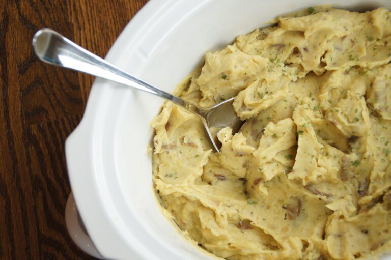 The Best Crockpot Garlic Mashed Potatoes