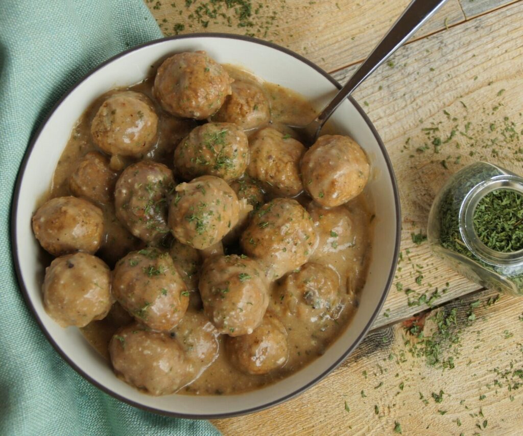 Easy and Creamy Crockpot Swedish Meatballs